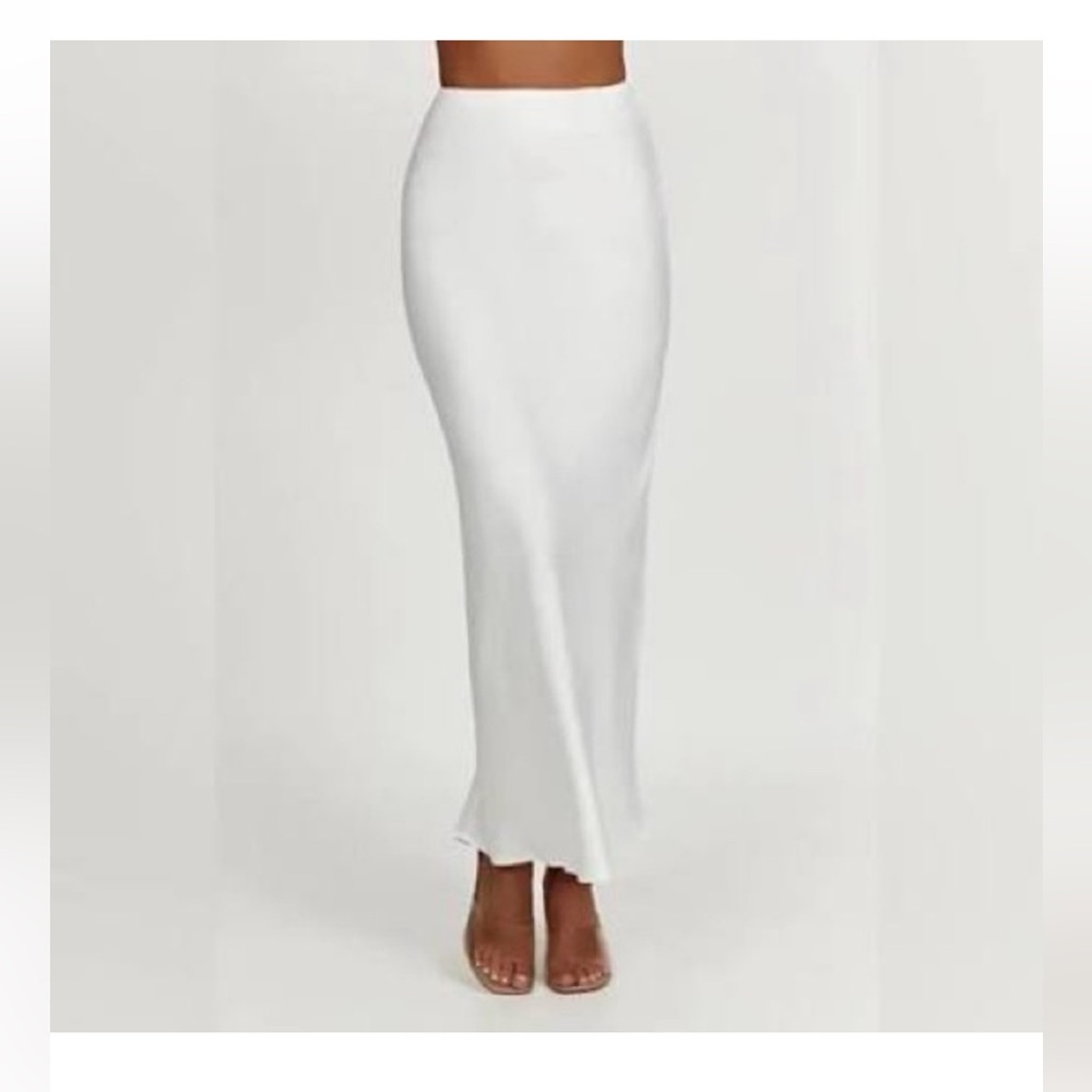 Meshki midi satin skirt NWT 🦢 🤍
